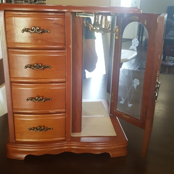 Jewelry box - Picture 2 of 7